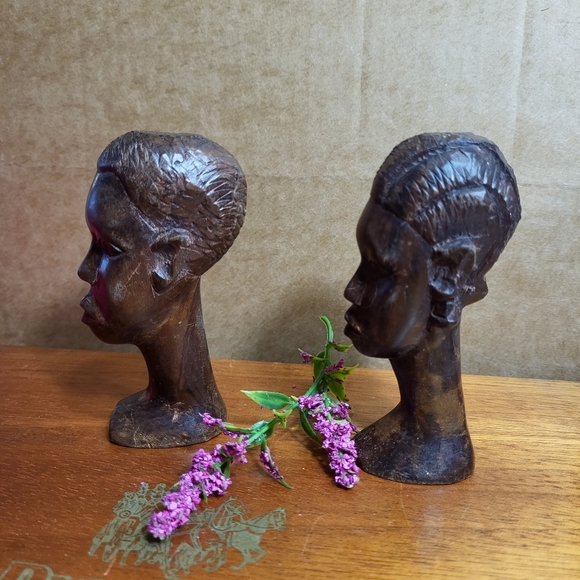 Vintage Pair of Hand Carved Wooden African Man and Woman Head Busts - Picture 6 of 17